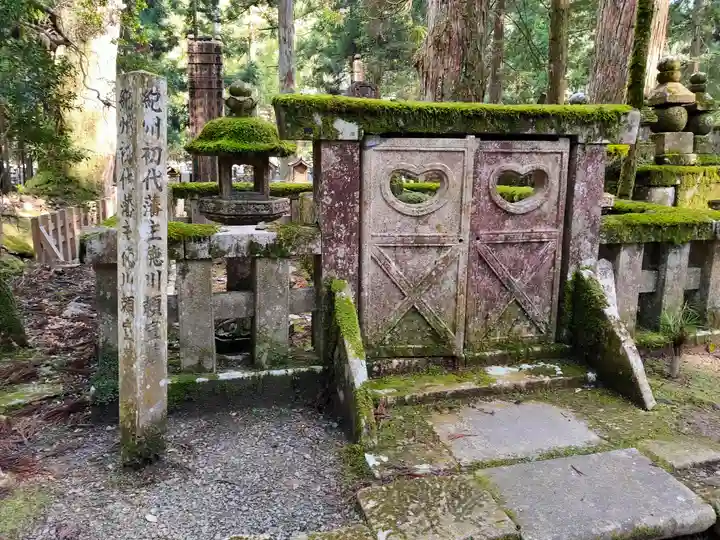 高野山金剛峯寺奥の院(和歌山県)