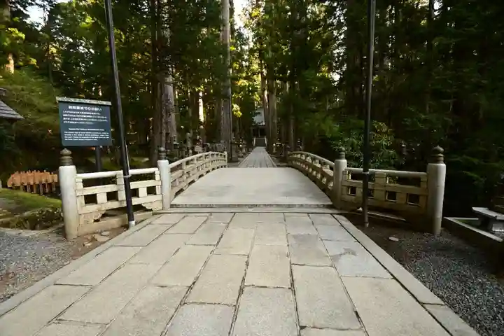 高野山金剛峯寺奥の院(和歌山県)