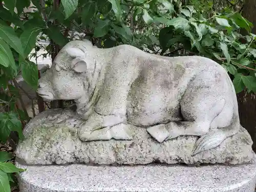 綱敷天満神社の像