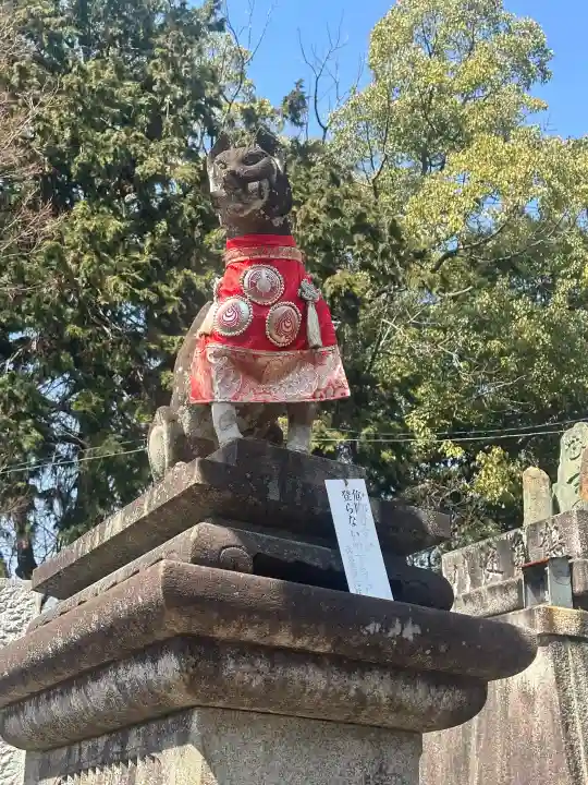 伏見稲荷大社の{uncategorized: "未分類", other: "その他", undefined: "問題あり", building: "その他建物", grave: "お墓", sacred_gate: "鳥居", guardian: "狛犬", statue: "像", buddha: "仏像", history: "歴史", nature: "自然", garden: "庭園", animal: "動物", pagoda: "塔", temizu: "手水舎", mountain_gate: "山門・神門", sanctuary: "本殿・本堂", subordinate: "末社・摂社", art: "芸術", scenery: "景色", jizo: "地蔵", ema: "絵馬", goshuin: "御朱印", omikuji: "おみくじ", items: "授与品その他", amulet: "お守り", goshuincho: "御朱印帳", eats: "食事", festival: "お祭り", votive_dance: "神楽", shichigosan: "七五三参", wedding: "結婚式", experience: "体験その他", initially: "初詣", around: "周辺", anti_infection: "感染症対策"}