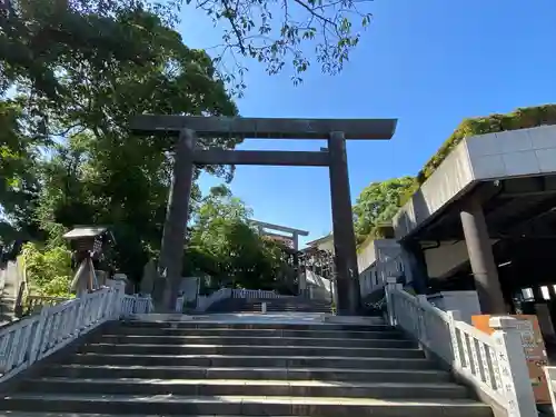 伊勢山皇大神宮の鳥居