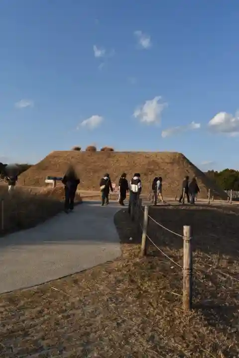 吉野ヶ里遺跡北墳丘墓の{uncategorized: "未分類", other: "その他", undefined: "問題あり", building: "その他建物", grave: "お墓", sacred_gate: "鳥居", guardian: "狛犬", statue: "像", buddha: "仏像", history: "歴史", nature: "自然", garden: "庭園", animal: "動物", pagoda: "塔", temizu: "手水舎", mountain_gate: "山門・神門", sanctuary: "本殿・本堂", subordinate: "末社・摂社", art: "芸術", scenery: "景色", jizo: "地蔵", ema: "絵馬", goshuin: "御朱印", omikuji: "おみくじ", items: "授与品その他", amulet: "お守り", goshuincho: "御朱印帳", eats: "食事", festival: "お祭り", votive_dance: "神楽", shichigosan: "七五三参", wedding: "結婚式", experience: "体験その他", initially: "初詣", around: "周辺", anti_infection: "感染症対策"}