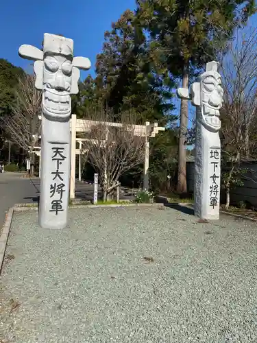 高麗神社の像