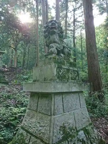 白山神社の狛犬