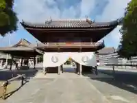 豊川閣 妙厳寺の山門・神門