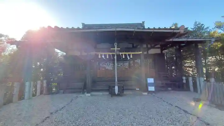 玉三稲荷神社の本殿・本堂