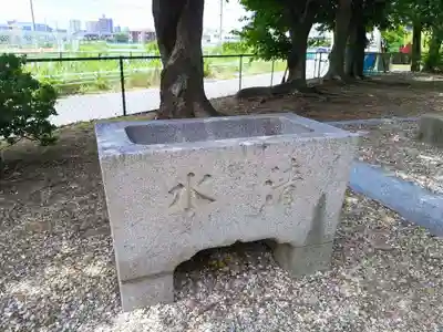 神明社の手水舎