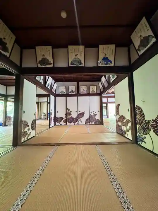青蓮院門跡の{uncategorized: "未分類", other: "その他", undefined: "問題あり", building: "その他建物", grave: "お墓", sacred_gate: "鳥居", guardian: "狛犬", statue: "像", buddha: "仏像", history: "歴史", nature: "自然", garden: "庭園", animal: "動物", pagoda: "塔", temizu: "手水舎", mountain_gate: "山門・神門", sanctuary: "本殿・本堂", subordinate: "末社・摂社", art: "芸術", scenery: "景色", jizo: "地蔵", ema: "絵馬", goshuin: "御朱印", omikuji: "おみくじ", items: "授与品その他", amulet: "お守り", goshuincho: "御朱印帳", eats: "食事", festival: "お祭り", votive_dance: "神楽", shichigosan: "七五三参", wedding: "結婚式", experience: "体験その他", initially: "初詣", around: "周辺", anti_infection: "感染症対策"}