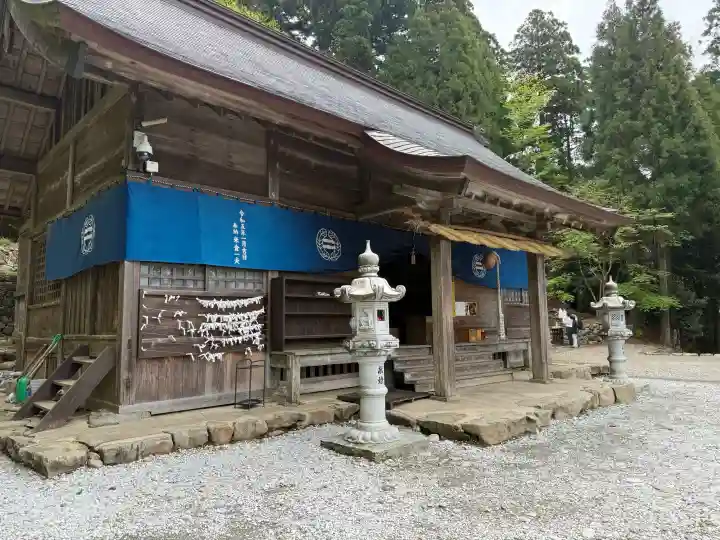 英彦山神宮の{uncategorized: "未分類", other: "その他", undefined: "問題あり", building: "その他建物", grave: "お墓", sacred_gate: "鳥居", guardian: "狛犬", statue: "像", buddha: "仏像", history: "歴史", nature: "自然", garden: "庭園", animal: "動物", pagoda: "塔", temizu: "手水舎", mountain_gate: "山門・神門", sanctuary: "本殿・本堂", subordinate: "末社・摂社", art: "芸術", scenery: "景色", jizo: "地蔵", ema: "絵馬", goshuin: "御朱印", omikuji: "おみくじ", items: "授与品その他", amulet: "お守り", goshuincho: "御朱印帳", eats: "食事", festival: "お祭り", votive_dance: "神楽", shichigosan: "七五三参", wedding: "結婚式", experience: "体験その他", initially: "初詣", around: "周辺", anti_infection: "感染症対策"}
