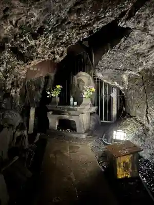 薬王院福徳弁財天洞(東京都)