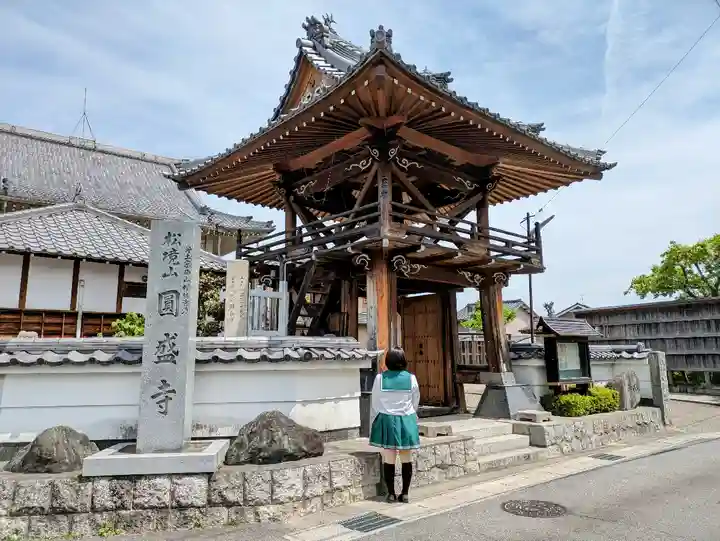 円盛寺の山門・神門