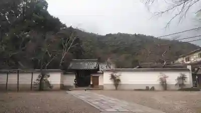 妙祐久遠寺の山門・神門