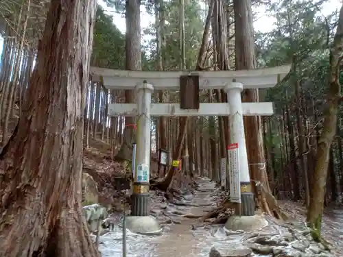 三峯神社奥宮の鳥居