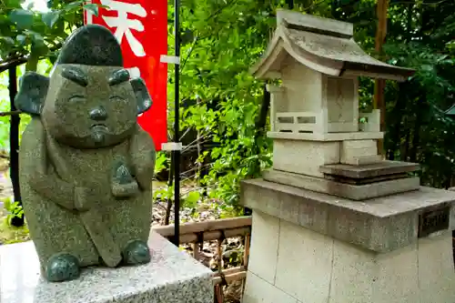 亀ケ池八幡宮の像