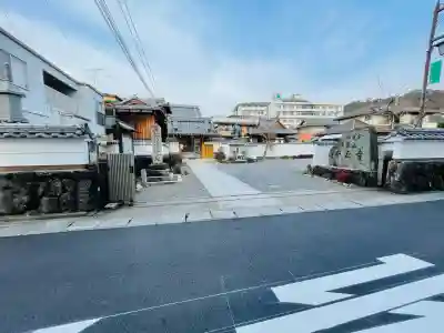 本正寺の{uncategorized: "未分類", other: "その他", undefined: "問題あり", building: "その他建物", grave: "お墓", sacred_gate: "鳥居", guardian: "狛犬", statue: "像", buddha: "仏像", history: "歴史", nature: "自然", garden: "庭園", animal: "動物", pagoda: "塔", temizu: "手水舎", mountain_gate: "山門・神門", sanctuary: "本殿・本堂", subordinate: "末社・摂社", art: "芸術", scenery: "景色", jizo: "地蔵", ema: "絵馬", goshuin: "御朱印", omikuji: "おみくじ", items: "授与品その他", amulet: "お守り", goshuincho: "御朱印帳", eats: "食事", festival: "お祭り", votive_dance: "神楽", shichigosan: "七五三参", wedding: "結婚式", experience: "体験その他", initially: "初詣", around: "周辺", anti_infection: "感染症対策"}