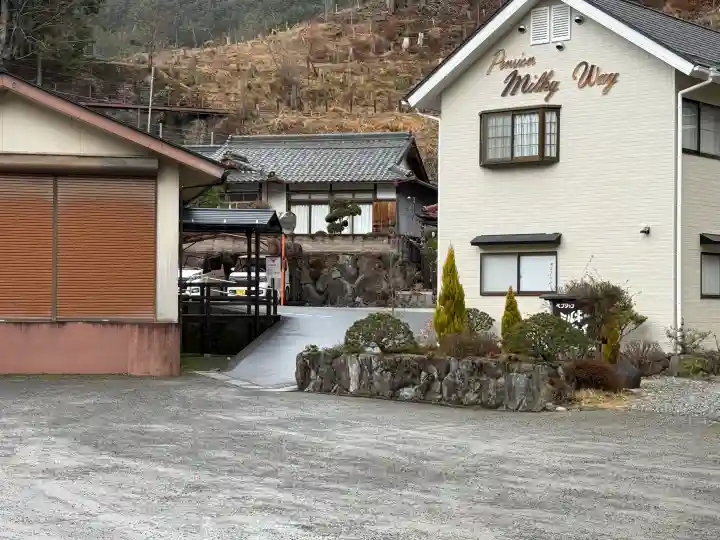 天河大辨財天社の{uncategorized: "未分類", other: "その他", undefined: "問題あり", building: "その他建物", grave: "お墓", sacred_gate: "鳥居", guardian: "狛犬", statue: "像", buddha: "仏像", history: "歴史", nature: "自然", garden: "庭園", animal: "動物", pagoda: "塔", temizu: "手水舎", mountain_gate: "山門・神門", sanctuary: "本殿・本堂", subordinate: "末社・摂社", art: "芸術", scenery: "景色", jizo: "地蔵", ema: "絵馬", goshuin: "御朱印", omikuji: "おみくじ", items: "授与品その他", amulet: "お守り", goshuincho: "御朱印帳", eats: "食事", festival: "お祭り", votive_dance: "神楽", shichigosan: "七五三参", wedding: "結婚式", experience: "体験その他", initially: "初詣", around: "周辺", anti_infection: "感染症対策"}