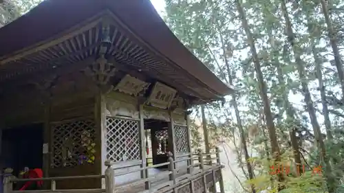 秩父札所三十二番　法性寺の本殿・本堂