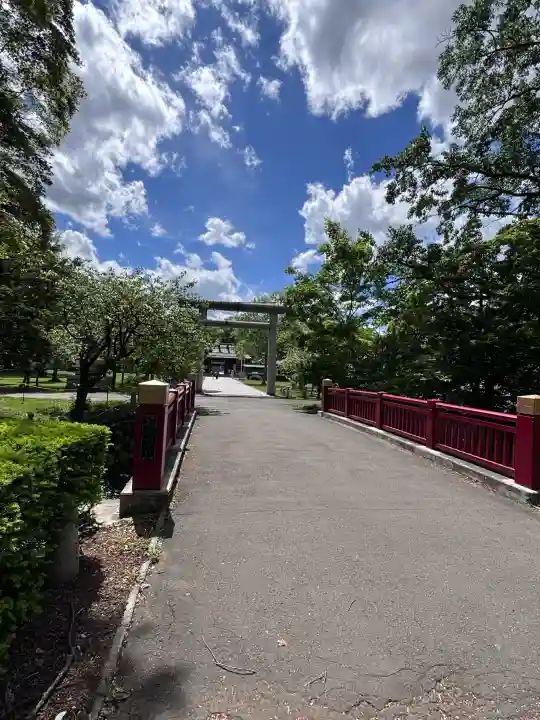 札幌護國神社の{uncategorized: "未分類", other: "その他", undefined: "問題あり", building: "その他建物", grave: "お墓", sacred_gate: "鳥居", guardian: "狛犬", statue: "像", buddha: "仏像", history: "歴史", nature: "自然", garden: "庭園", animal: "動物", pagoda: "塔", temizu: "手水舎", mountain_gate: "山門・神門", sanctuary: "本殿・本堂", subordinate: "末社・摂社", art: "芸術", scenery: "景色", jizo: "地蔵", ema: "絵馬", goshuin: "御朱印", omikuji: "おみくじ", items: "授与品その他", amulet: "お守り", goshuincho: "御朱印帳", eats: "食事", festival: "お祭り", votive_dance: "神楽", shichigosan: "七五三参", wedding: "結婚式", experience: "体験その他", initially: "初詣", around: "周辺", anti_infection: "感染症対策"}