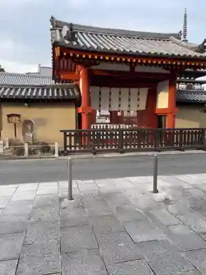 薬師寺の山門・神門