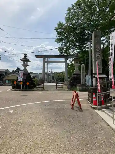 多度大社の{uncategorized: "未分類", other: "その他", undefined: "問題あり", building: "その他建物", grave: "お墓", sacred_gate: "鳥居", guardian: "狛犬", statue: "像", buddha: "仏像", history: "歴史", nature: "自然", garden: "庭園", animal: "動物", pagoda: "塔", temizu: "手水舎", mountain_gate: "山門・神門", sanctuary: "本殿・本堂", subordinate: "末社・摂社", art: "芸術", scenery: "景色", jizo: "地蔵", ema: "絵馬", goshuin: "御朱印", omikuji: "おみくじ", items: "授与品その他", amulet: "お守り", goshuincho: "御朱印帳", eats: "食事", festival: "お祭り", votive_dance: "神楽", shichigosan: "七五三参", wedding: "結婚式", experience: "体験その他", initially: "初詣", around: "周辺", anti_infection: "感染症対策"}