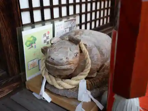 牛嶋天満宮の{uncategorized: "未分類", other: "その他", undefined: "問題あり", building: "その他建物", grave: "お墓", sacred_gate: "鳥居", guardian: "狛犬", statue: "像", buddha: "仏像", history: "歴史", nature: "自然", garden: "庭園", animal: "動物", pagoda: "塔", temizu: "手水舎", mountain_gate: "山門・神門", sanctuary: "本殿・本堂", subordinate: "末社・摂社", art: "芸術", scenery: "景色", jizo: "地蔵", ema: "絵馬", goshuin: "御朱印", omikuji: "おみくじ", items: "授与品その他", amulet: "お守り", goshuincho: "御朱印帳", eats: "食事", festival: "お祭り", votive_dance: "神楽", shichigosan: "七五三参", wedding: "結婚式", experience: "体験その他", initially: "初詣", around: "周辺", anti_infection: "感染症対策"}