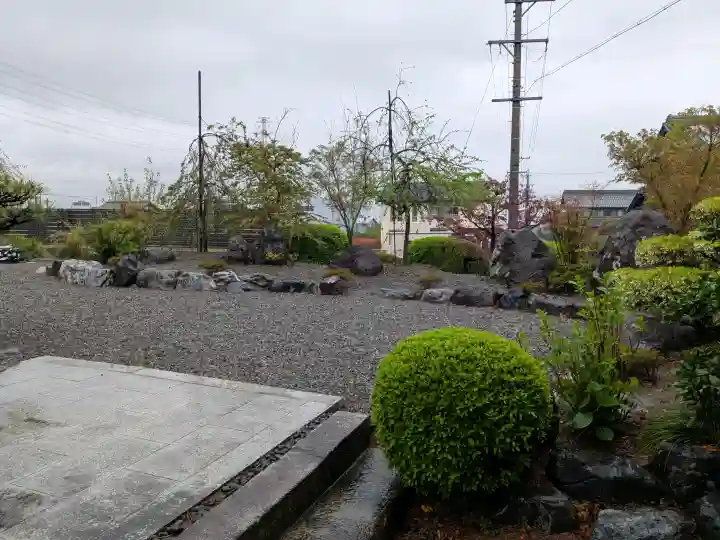 実相寺の{uncategorized: "未分類", other: "その他", undefined: "問題あり", building: "その他建物", grave: "お墓", sacred_gate: "鳥居", guardian: "狛犬", statue: "像", buddha: "仏像", history: "歴史", nature: "自然", garden: "庭園", animal: "動物", pagoda: "塔", temizu: "手水舎", mountain_gate: "山門・神門", sanctuary: "本殿・本堂", subordinate: "末社・摂社", art: "芸術", scenery: "景色", jizo: "地蔵", ema: "絵馬", goshuin: "御朱印", omikuji: "おみくじ", items: "授与品その他", amulet: "お守り", goshuincho: "御朱印帳", eats: "食事", festival: "お祭り", votive_dance: "神楽", shichigosan: "七五三参", wedding: "結婚式", experience: "体験その他", initially: "初詣", around: "周辺", anti_infection: "感染症対策"}
