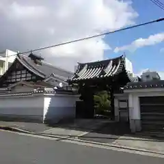 蓮成寺の山門