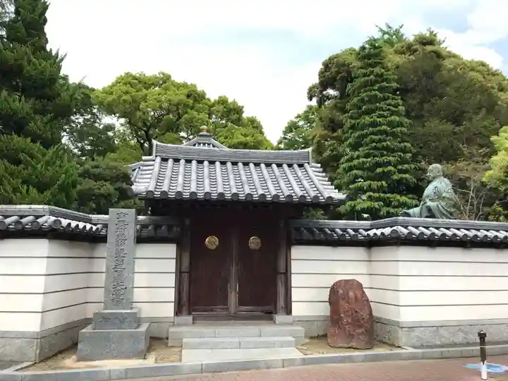 国土安穏寺の山門・神門