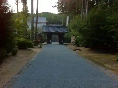 安仁神社の山門