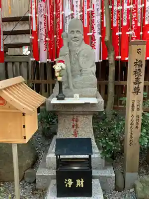 豊川稲荷東京別院の像