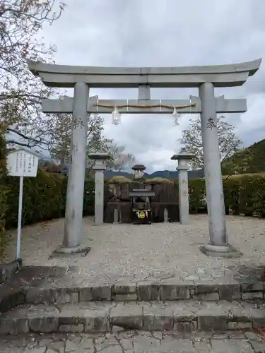 熊野本宮大社産田社の{uncategorized: "未分類", other: "その他", undefined: "問題あり", building: "その他建物", grave: "お墓", sacred_gate: "鳥居", guardian: "狛犬", statue: "像", buddha: "仏像", history: "歴史", nature: "自然", garden: "庭園", animal: "動物", pagoda: "塔", temizu: "手水舎", mountain_gate: "山門・神門", sanctuary: "本殿・本堂", subordinate: "末社・摂社", art: "芸術", scenery: "景色", jizo: "地蔵", ema: "絵馬", goshuin: "御朱印", omikuji: "おみくじ", items: "授与品その他", amulet: "お守り", goshuincho: "御朱印帳", eats: "食事", festival: "お祭り", votive_dance: "神楽", shichigosan: "七五三参", wedding: "結婚式", experience: "体験その他", initially: "初詣", around: "周辺", anti_infection: "感染症対策"}