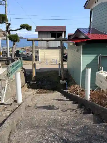 小谷石神社の{uncategorized: "未分類", other: "その他", undefined: "問題あり", building: "その他建物", grave: "お墓", sacred_gate: "鳥居", guardian: "狛犬", statue: "像", buddha: "仏像", history: "歴史", nature: "自然", garden: "庭園", animal: "動物", pagoda: "塔", temizu: "手水舎", mountain_gate: "山門・神門", sanctuary: "本殿・本堂", subordinate: "末社・摂社", art: "芸術", scenery: "景色", jizo: "地蔵", ema: "絵馬", goshuin: "御朱印", omikuji: "おみくじ", items: "授与品その他", amulet: "お守り", goshuincho: "御朱印帳", eats: "食事", festival: "お祭り", votive_dance: "神楽", shichigosan: "七五三参", wedding: "結婚式", experience: "体験その他", initially: "初詣", around: "周辺", anti_infection: "感染症対策"}
