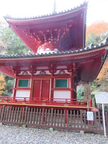 宝山寺の塔