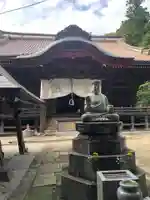 椎尾山薬王院の本殿・本堂