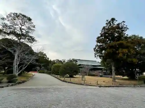 宇佐神宮の{uncategorized: "未分類", other: "その他", undefined: "問題あり", building: "その他建物", grave: "お墓", sacred_gate: "鳥居", guardian: "狛犬", statue: "像", buddha: "仏像", history: "歴史", nature: "自然", garden: "庭園", animal: "動物", pagoda: "塔", temizu: "手水舎", mountain_gate: "山門・神門", sanctuary: "本殿・本堂", subordinate: "末社・摂社", art: "芸術", scenery: "景色", jizo: "地蔵", ema: "絵馬", goshuin: "御朱印", omikuji: "おみくじ", items: "授与品その他", amulet: "お守り", goshuincho: "御朱印帳", eats: "食事", festival: "お祭り", votive_dance: "神楽", shichigosan: "七五三参", wedding: "結婚式", experience: "体験その他", initially: "初詣", around: "周辺", anti_infection: "感染症対策"}