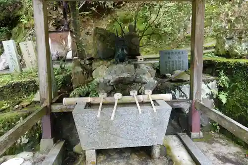 満願滝弁財天の手水舎