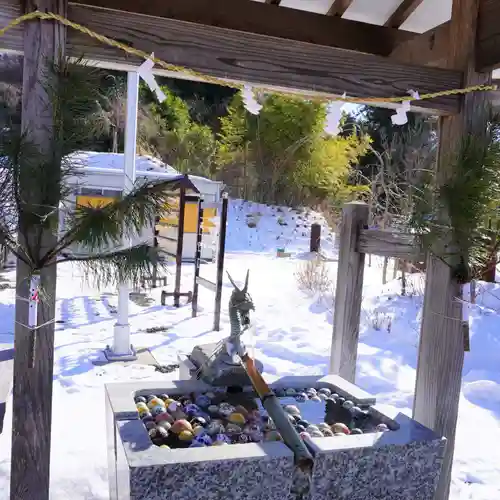 白根三吉神社の手水舎