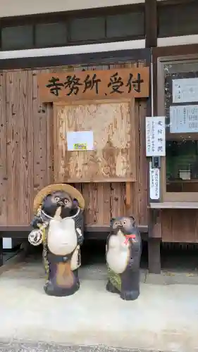 玉桂寺の{uncategorized: "未分類", other: "その他", undefined: "問題あり", building: "その他建物", grave: "お墓", sacred_gate: "鳥居", guardian: "狛犬", statue: "像", buddha: "仏像", history: "歴史", nature: "自然", garden: "庭園", animal: "動物", pagoda: "塔", temizu: "手水舎", mountain_gate: "山門・神門", sanctuary: "本殿・本堂", subordinate: "末社・摂社", art: "芸術", scenery: "景色", jizo: "地蔵", ema: "絵馬", goshuin: "御朱印", omikuji: "おみくじ", items: "授与品その他", amulet: "お守り", goshuincho: "御朱印帳", eats: "食事", festival: "お祭り", votive_dance: "神楽", shichigosan: "七五三参", wedding: "結婚式", experience: "体験その他", initially: "初詣", around: "周辺", anti_infection: "感染症対策"}