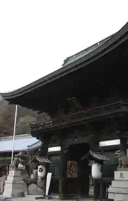日牟禮八幡宮の山門・神門