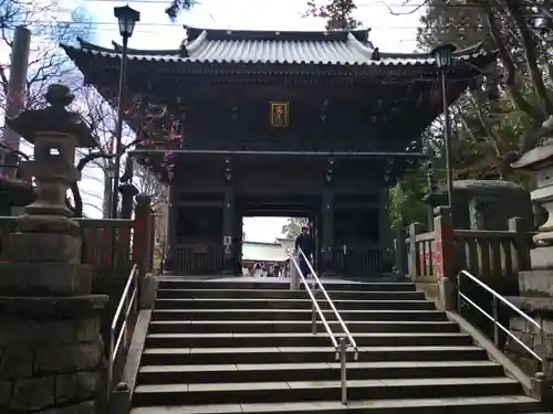 高尾山薬王院の山門・神門
