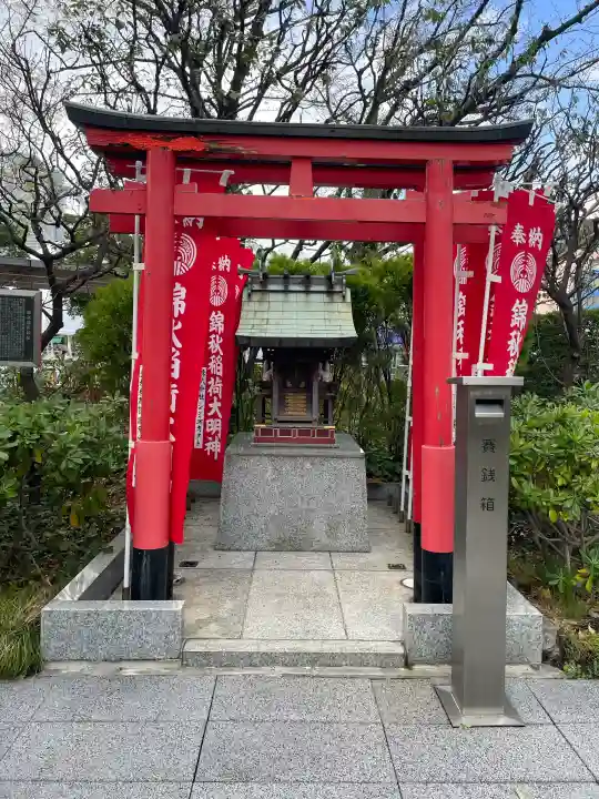 錦秋稲荷大明神の{uncategorized: "未分類", other: "その他", undefined: "問題あり", building: "その他建物", grave: "お墓", sacred_gate: "鳥居", guardian: "狛犬", statue: "像", buddha: "仏像", history: "歴史", nature: "自然", garden: "庭園", animal: "動物", pagoda: "塔", temizu: "手水舎", mountain_gate: "山門・神門", sanctuary: "本殿・本堂", subordinate: "末社・摂社", art: "芸術", scenery: "景色", jizo: "地蔵", ema: "絵馬", goshuin: "御朱印", omikuji: "おみくじ", items: "授与品その他", amulet: "お守り", goshuincho: "御朱印帳", eats: "食事", festival: "お祭り", votive_dance: "神楽", shichigosan: "七五三参", wedding: "結婚式", experience: "体験その他", initially: "初詣", around: "周辺", anti_infection: "感染症対策"}