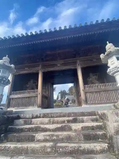 蓮台寺の山門