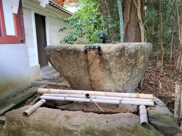 越木岩神社の手水舎