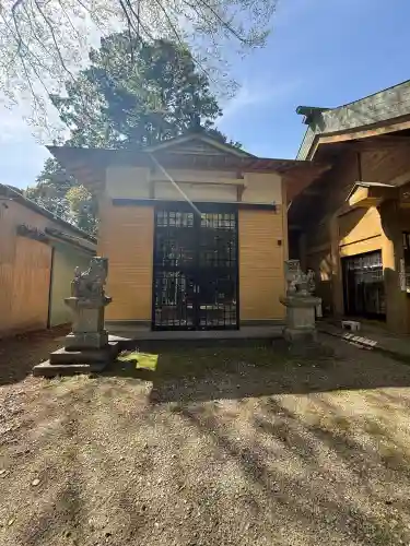 松阪神社の{uncategorized: "未分類", other: "その他", undefined: "問題あり", building: "その他建物", grave: "お墓", sacred_gate: "鳥居", guardian: "狛犬", statue: "像", buddha: "仏像", history: "歴史", nature: "自然", garden: "庭園", animal: "動物", pagoda: "塔", temizu: "手水舎", mountain_gate: "山門・神門", sanctuary: "本殿・本堂", subordinate: "末社・摂社", art: "芸術", scenery: "景色", jizo: "地蔵", ema: "絵馬", goshuin: "御朱印", omikuji: "おみくじ", items: "授与品その他", amulet: "お守り", goshuincho: "御朱印帳", eats: "食事", festival: "お祭り", votive_dance: "神楽", shichigosan: "七五三参", wedding: "結婚式", experience: "体験その他", initially: "初詣", around: "周辺", anti_infection: "感染症対策"}