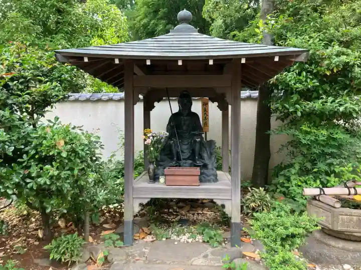 品川寺の{uncategorized: "未分類", other: "その他", undefined: "問題あり", building: "その他建物", grave: "お墓", sacred_gate: "鳥居", guardian: "狛犬", statue: "像", buddha: "仏像", history: "歴史", nature: "自然", garden: "庭園", animal: "動物", pagoda: "塔", temizu: "手水舎", mountain_gate: "山門・神門", sanctuary: "本殿・本堂", subordinate: "末社・摂社", art: "芸術", scenery: "景色", jizo: "地蔵", ema: "絵馬", goshuin: "御朱印", omikuji: "おみくじ", items: "授与品その他", amulet: "お守り", goshuincho: "御朱印帳", eats: "食事", festival: "お祭り", votive_dance: "神楽", shichigosan: "七五三参", wedding: "結婚式", experience: "体験その他", initially: "初詣", around: "周辺", anti_infection: "感染症対策"}