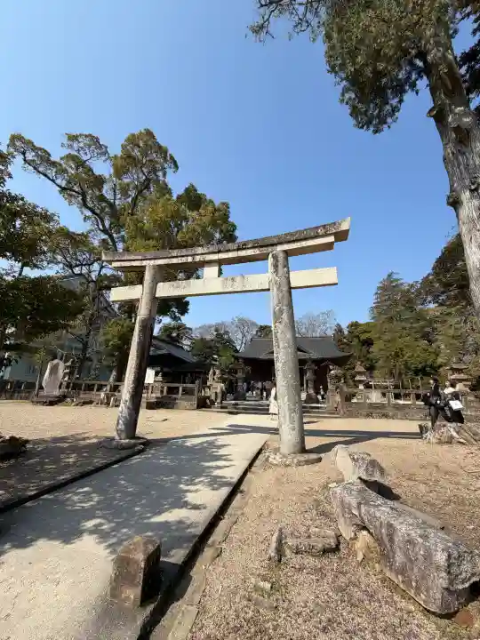 松江神社の{uncategorized: "未分類", other: "その他", undefined: "問題あり", building: "その他建物", grave: "お墓", sacred_gate: "鳥居", guardian: "狛犬", statue: "像", buddha: "仏像", history: "歴史", nature: "自然", garden: "庭園", animal: "動物", pagoda: "塔", temizu: "手水舎", mountain_gate: "山門・神門", sanctuary: "本殿・本堂", subordinate: "末社・摂社", art: "芸術", scenery: "景色", jizo: "地蔵", ema: "絵馬", goshuin: "御朱印", omikuji: "おみくじ", items: "授与品その他", amulet: "お守り", goshuincho: "御朱印帳", eats: "食事", festival: "お祭り", votive_dance: "神楽", shichigosan: "七五三参", wedding: "結婚式", experience: "体験その他", initially: "初詣", around: "周辺", anti_infection: "感染症対策"}