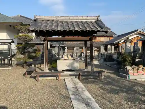 真光寺の{uncategorized: "未分類", other: "その他", undefined: "問題あり", building: "その他建物", grave: "お墓", sacred_gate: "鳥居", guardian: "狛犬", statue: "像", buddha: "仏像", history: "歴史", nature: "自然", garden: "庭園", animal: "動物", pagoda: "塔", temizu: "手水舎", mountain_gate: "山門・神門", sanctuary: "本殿・本堂", subordinate: "末社・摂社", art: "芸術", scenery: "景色", jizo: "地蔵", ema: "絵馬", goshuin: "御朱印", omikuji: "おみくじ", items: "授与品その他", amulet: "お守り", goshuincho: "御朱印帳", eats: "食事", festival: "お祭り", votive_dance: "神楽", shichigosan: "七五三参", wedding: "結婚式", experience: "体験その他", initially: "初詣", around: "周辺", anti_infection: "感染症対策"}