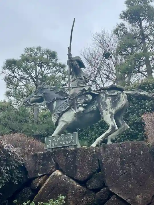 穴八幡宮の{uncategorized: "未分類", other: "その他", undefined: "問題あり", building: "その他建物", grave: "お墓", sacred_gate: "鳥居", guardian: "狛犬", statue: "像", buddha: "仏像", history: "歴史", nature: "自然", garden: "庭園", animal: "動物", pagoda: "塔", temizu: "手水舎", mountain_gate: "山門・神門", sanctuary: "本殿・本堂", subordinate: "末社・摂社", art: "芸術", scenery: "景色", jizo: "地蔵", ema: "絵馬", goshuin: "御朱印", omikuji: "おみくじ", items: "授与品その他", amulet: "お守り", goshuincho: "御朱印帳", eats: "食事", festival: "お祭り", votive_dance: "神楽", shichigosan: "七五三参", wedding: "結婚式", experience: "体験その他", initially: "初詣", around: "周辺", anti_infection: "感染症対策"}
