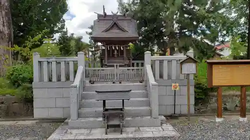 闘鶏神社の末社