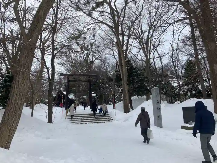 錦山天満宮の{uncategorized: "未分類", other: "その他", undefined: "問題あり", building: "その他建物", grave: "お墓", sacred_gate: "鳥居", guardian: "狛犬", statue: "像", buddha: "仏像", history: "歴史", nature: "自然", garden: "庭園", animal: "動物", pagoda: "塔", temizu: "手水舎", mountain_gate: "山門・神門", sanctuary: "本殿・本堂", subordinate: "末社・摂社", art: "芸術", scenery: "景色", jizo: "地蔵", ema: "絵馬", goshuin: "御朱印", omikuji: "おみくじ", items: "授与品その他", amulet: "お守り", goshuincho: "御朱印帳", eats: "食事", festival: "お祭り", votive_dance: "神楽", shichigosan: "七五三参", wedding: "結婚式", experience: "体験その他", initially: "初詣", around: "周辺", anti_infection: "感染症対策"}